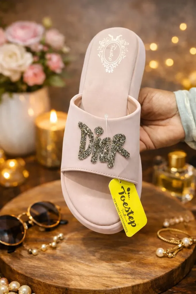 Flat slide sandal (37)